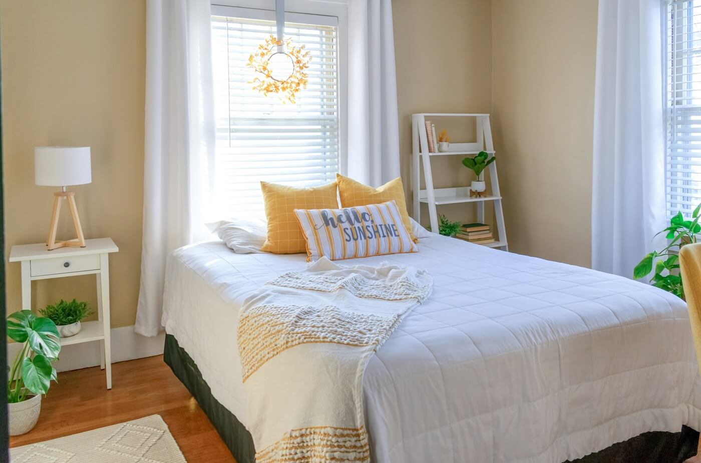 stylish-small-bedroom-decorated-in-yellow-and-white-KMLW8UW.jpg